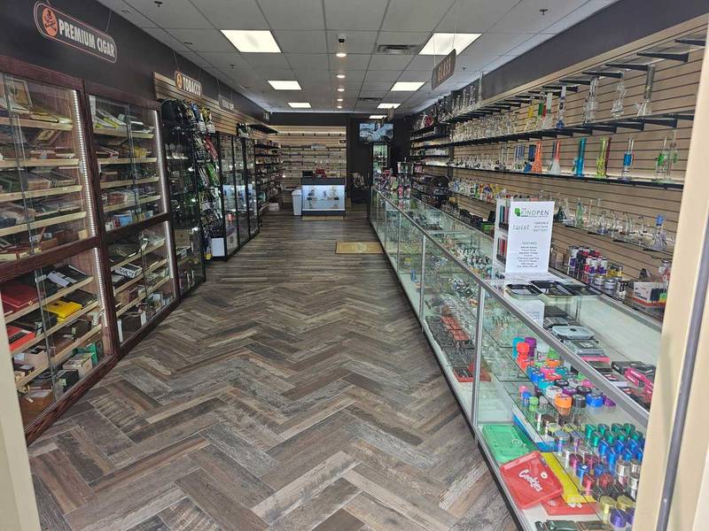 elfbar nachfüll pod läuft aus Smoke Shop in Stroudsburg, PA